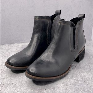 Korks black leather pull on ankle boots sz 6.5
